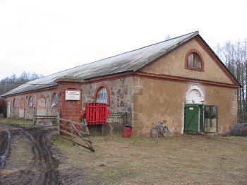 Двор-Новоселки, усадьба: конюшни: конюшня правая Двор-Новоселки, усадьба: конюшни: конюшня правая