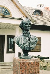 Кобрин, особняк: бюст А. В. Суворова Кобрин, особняк: бюст А. В. Суворова