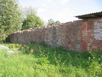 Липнишки, усадьба: хозпостройка (руины) Липнишки, усадьба: хозпостройка (руины)