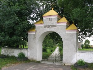 Массоляны, церковь: брамы и ограда Массоляны, церковь: брамы и ограда